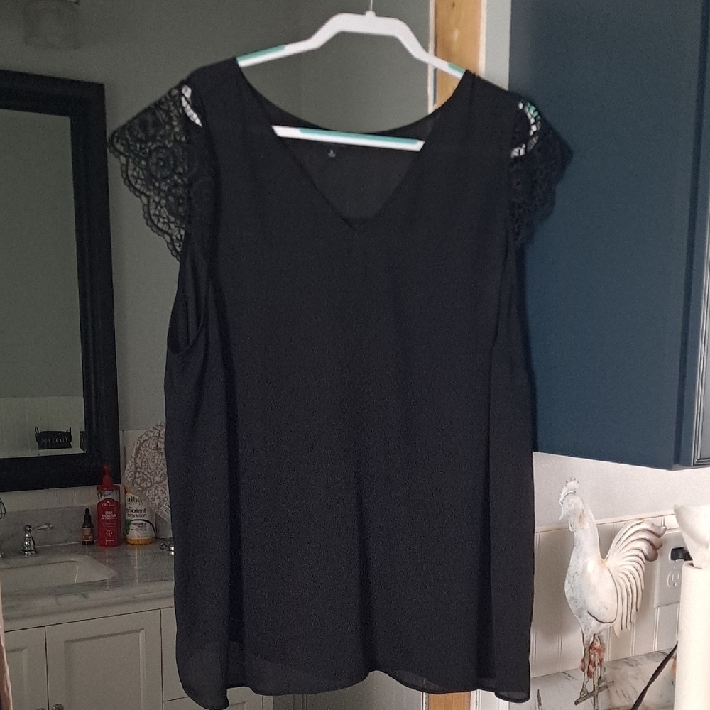 Elegant Black Lace Sleeve Top Torrid 4x